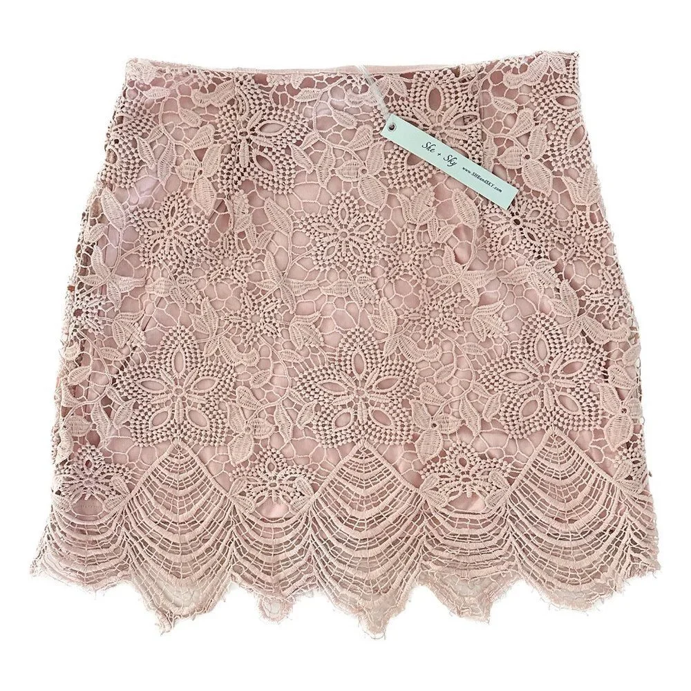 SHE + SKY Blush Scalloped Lace Mini Skirt‎ - Size Large